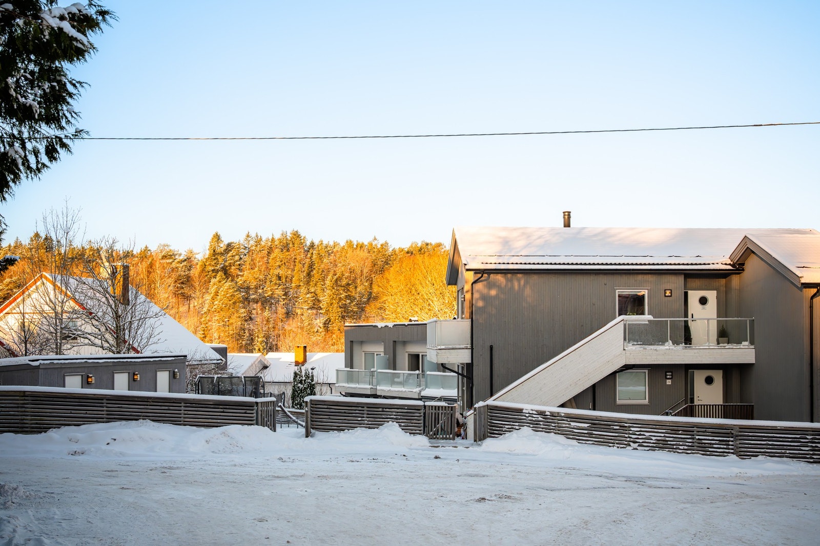 Barnevennlig og veletablert boområde like ved marka. Galleribilde