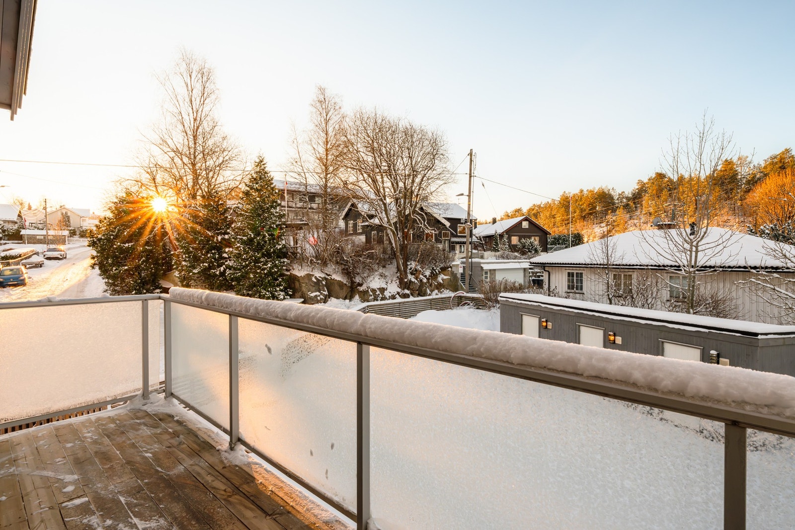 Her får du gleden av flere flotte uteplasser som balkong, markterrasse og hage. Galleribilde