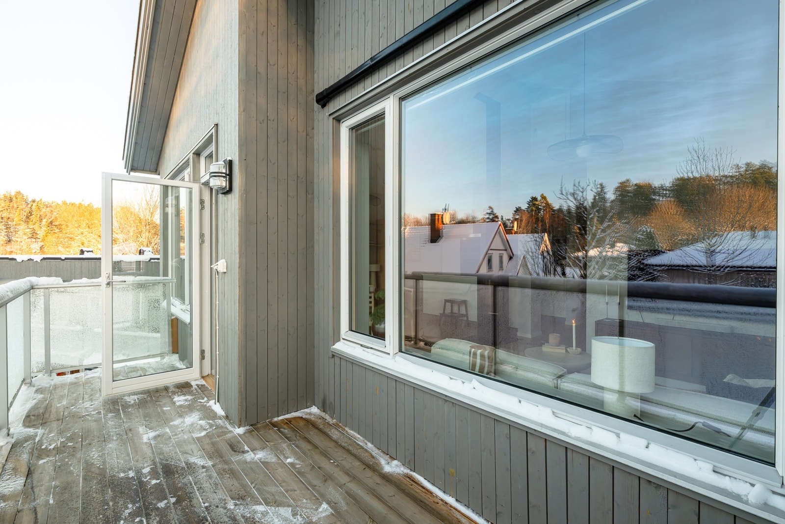 Uteplassen er på på 9 kvm og gir med det god plass til balkongmøblement, beplantning og grill. Galleribilde