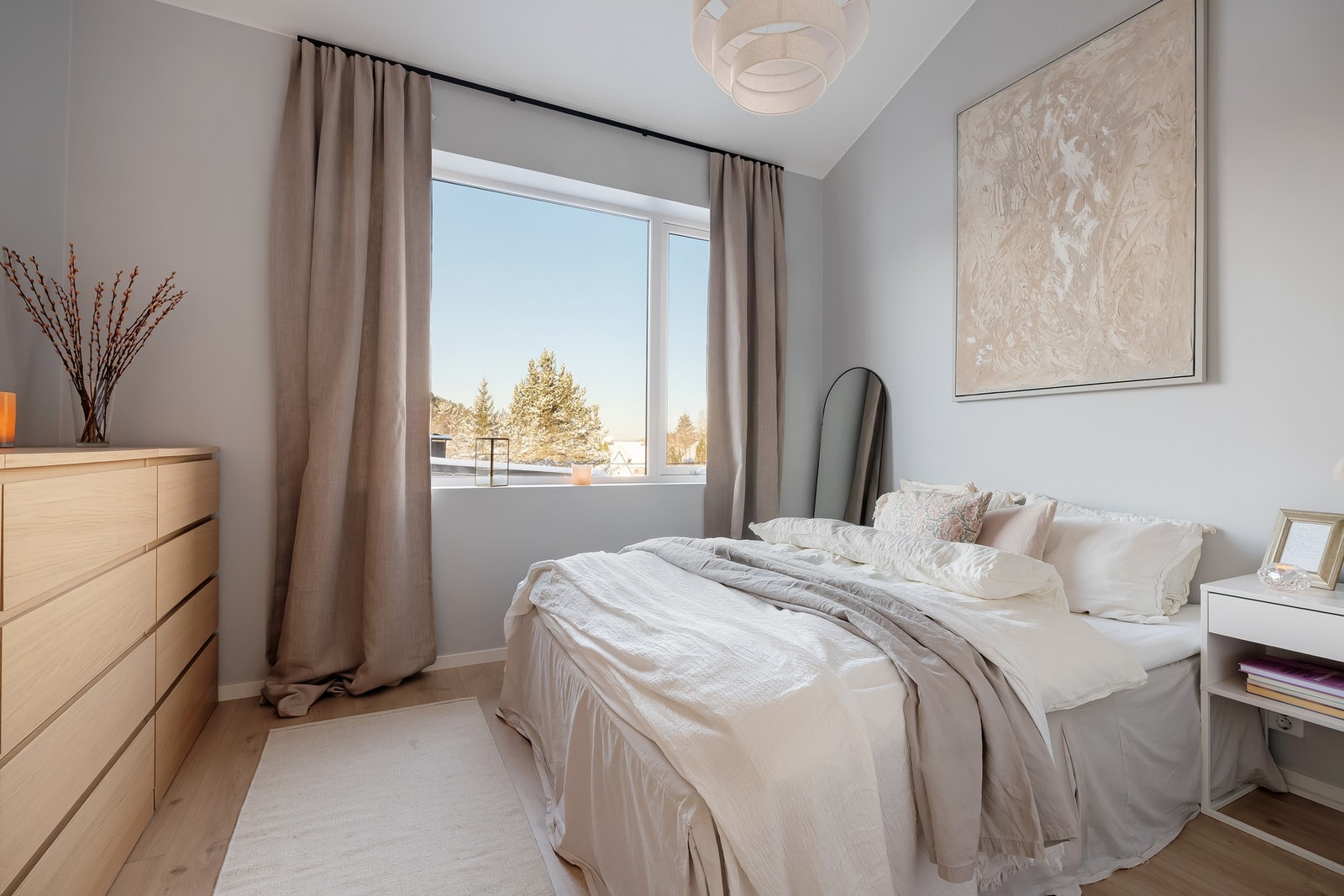 Boligen har to gode soverom samt et disponibelt rom benyttet som soverom. Galleribilde