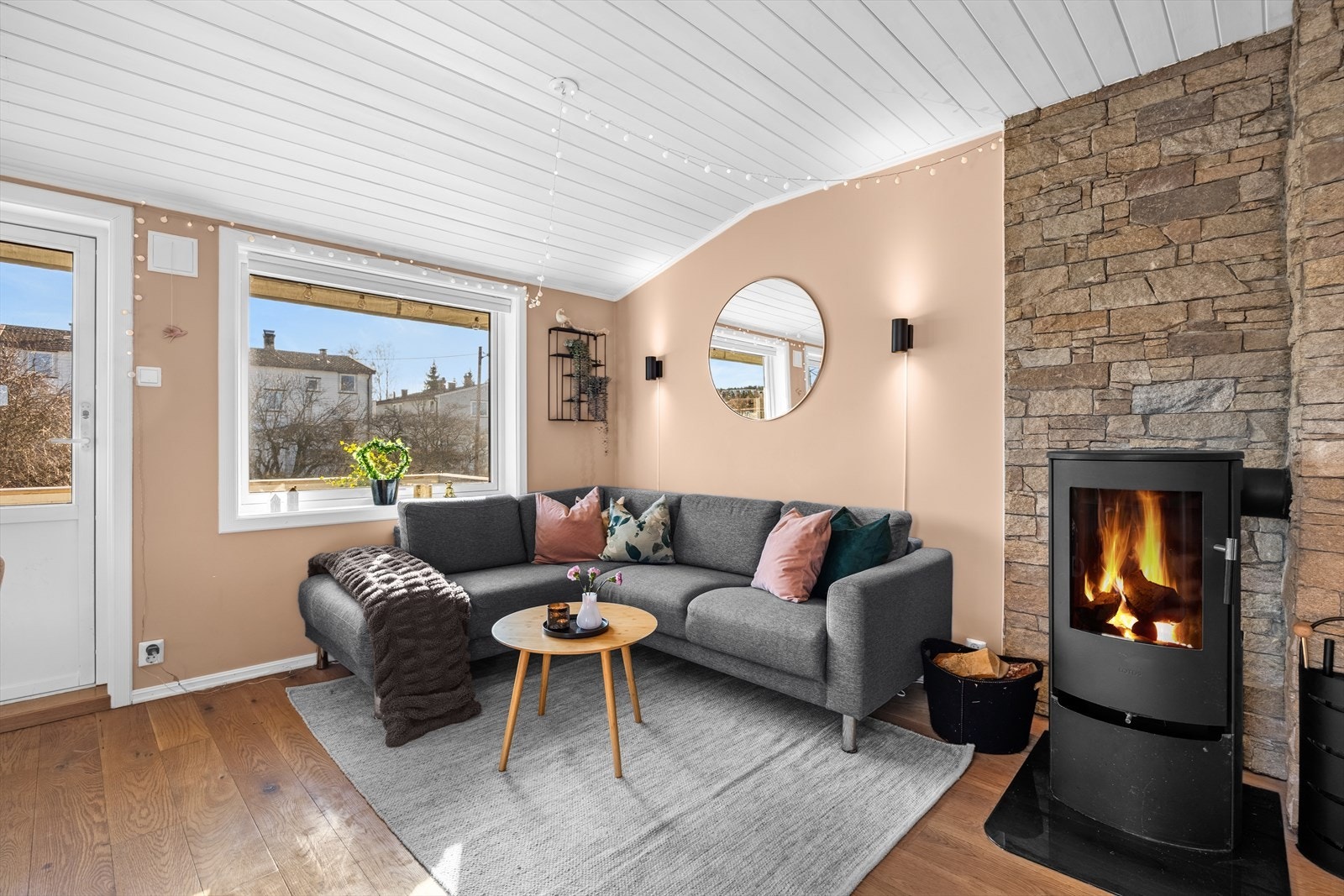 Fra stuen er det direkte utgang til en vestvendt balkong på ca. 6 m². Galleribilde