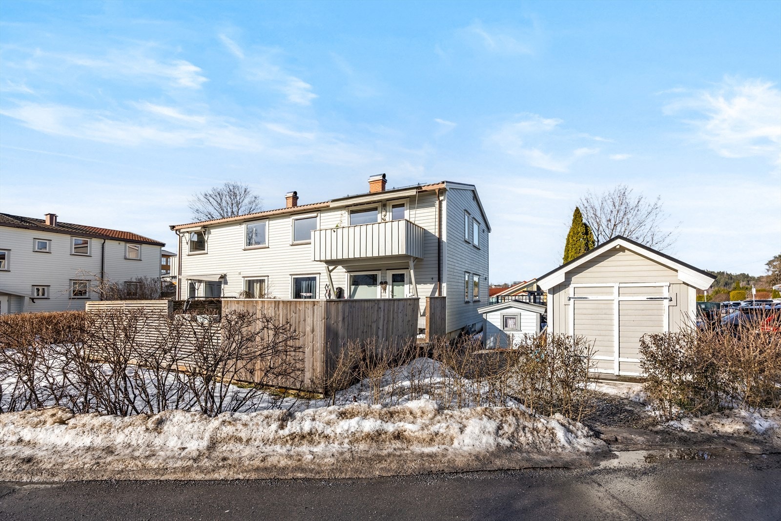 Her bor du med kort vei til skoler, barnehager, offentlig kommunikasjon og et bredt utvalg av fasiliteter og servicetilbud. Galleribilde