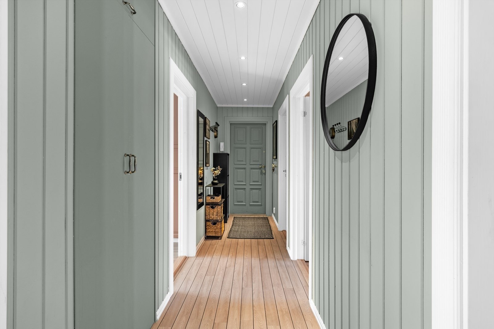 Leiligheten disponerer en svært romslig kjellerbod på ca. 17 m² for ekstra lagring. Galleribilde