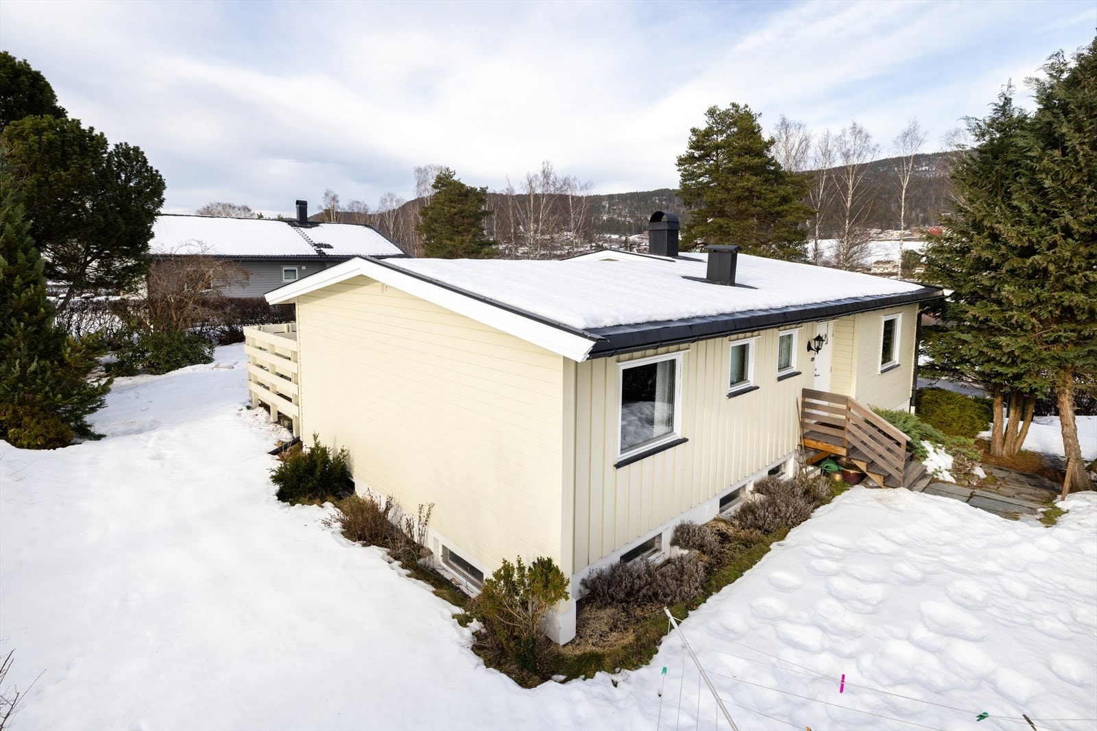 Steinberg er et barnevennlig og veletablert boligområde med nærhet til det meste du trenger i hverdagen. Galleribilde