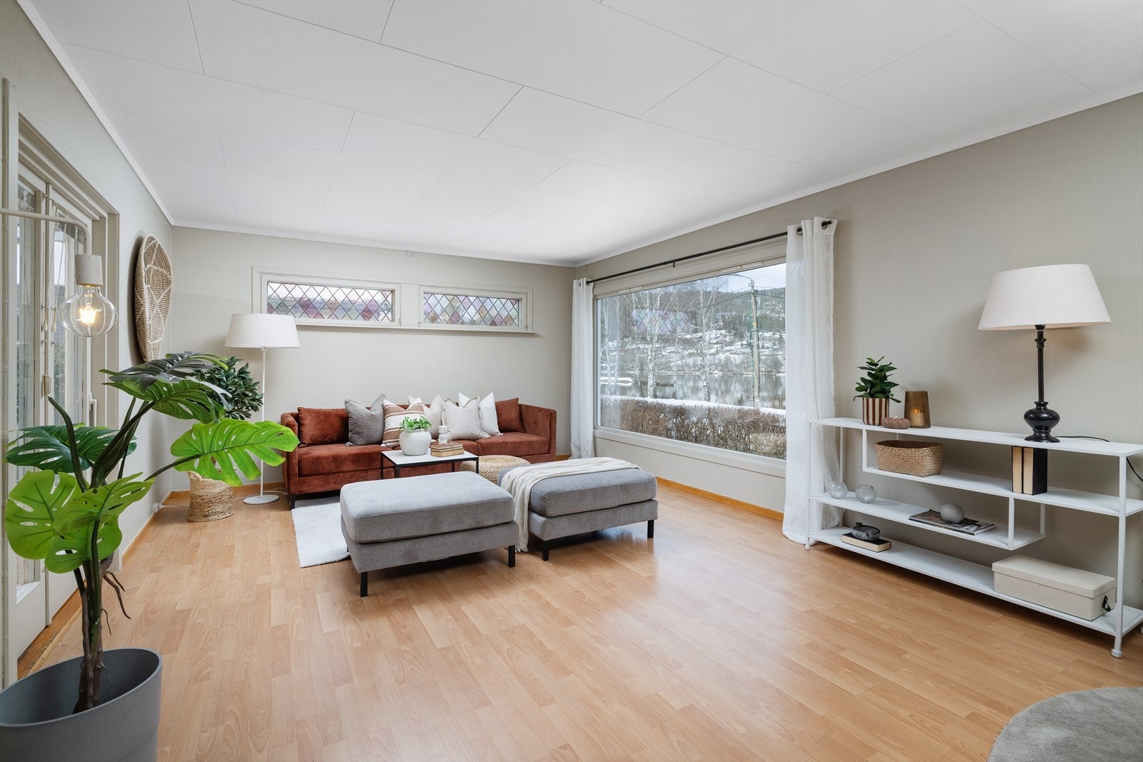 Eiendommen har et solid fundament og store potensial, perfekt for deg som vil sette ditt eget preg og skape noe helt spesielt. Galleribilde