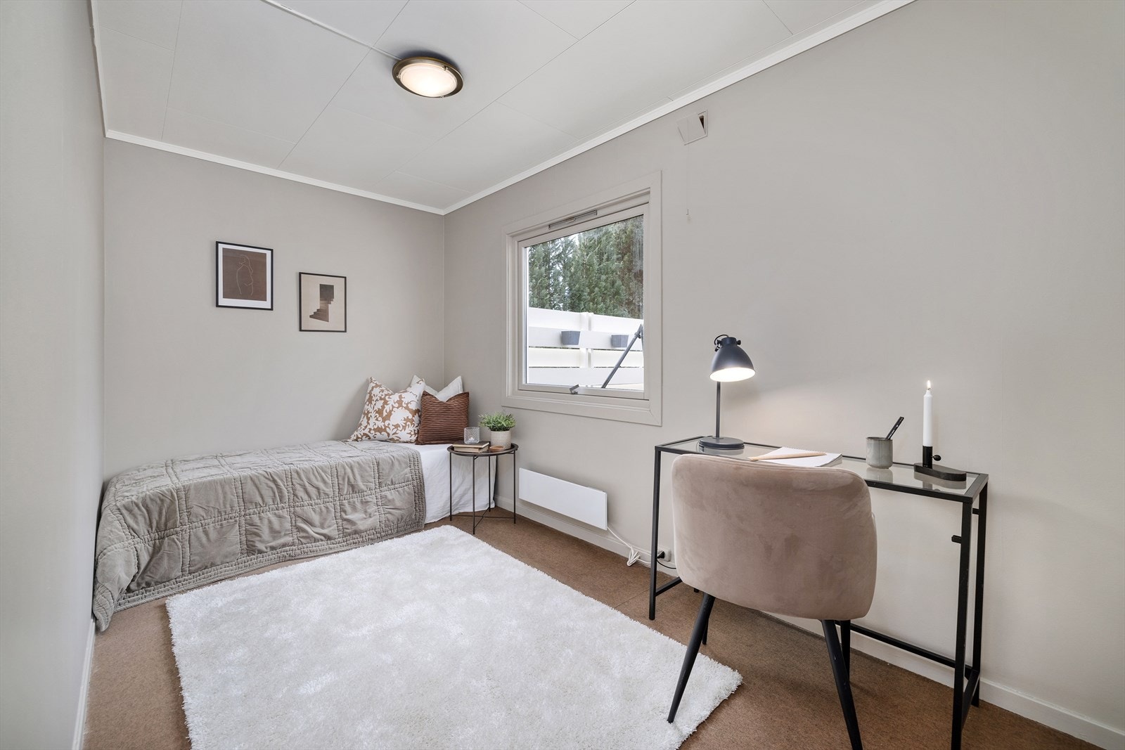 Boligen har en meget familievennlig løsning med tre soverom av god størrelse. Galleribilde