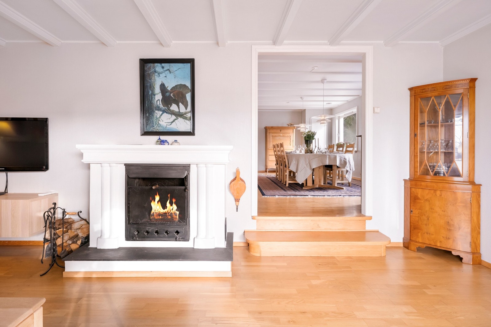 Peis bidrar både til ekstra varme og en lun stemning i rommet på kjølige dager, og gir rommet et ekstra hyggelig preg. Galleribilde