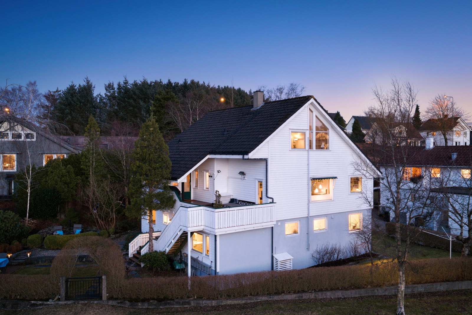 En innholdsrik og velholdt enebolig med attraktiv beliggenhet i rolige omgivelser på Lassa/Stokka. Galleribilde