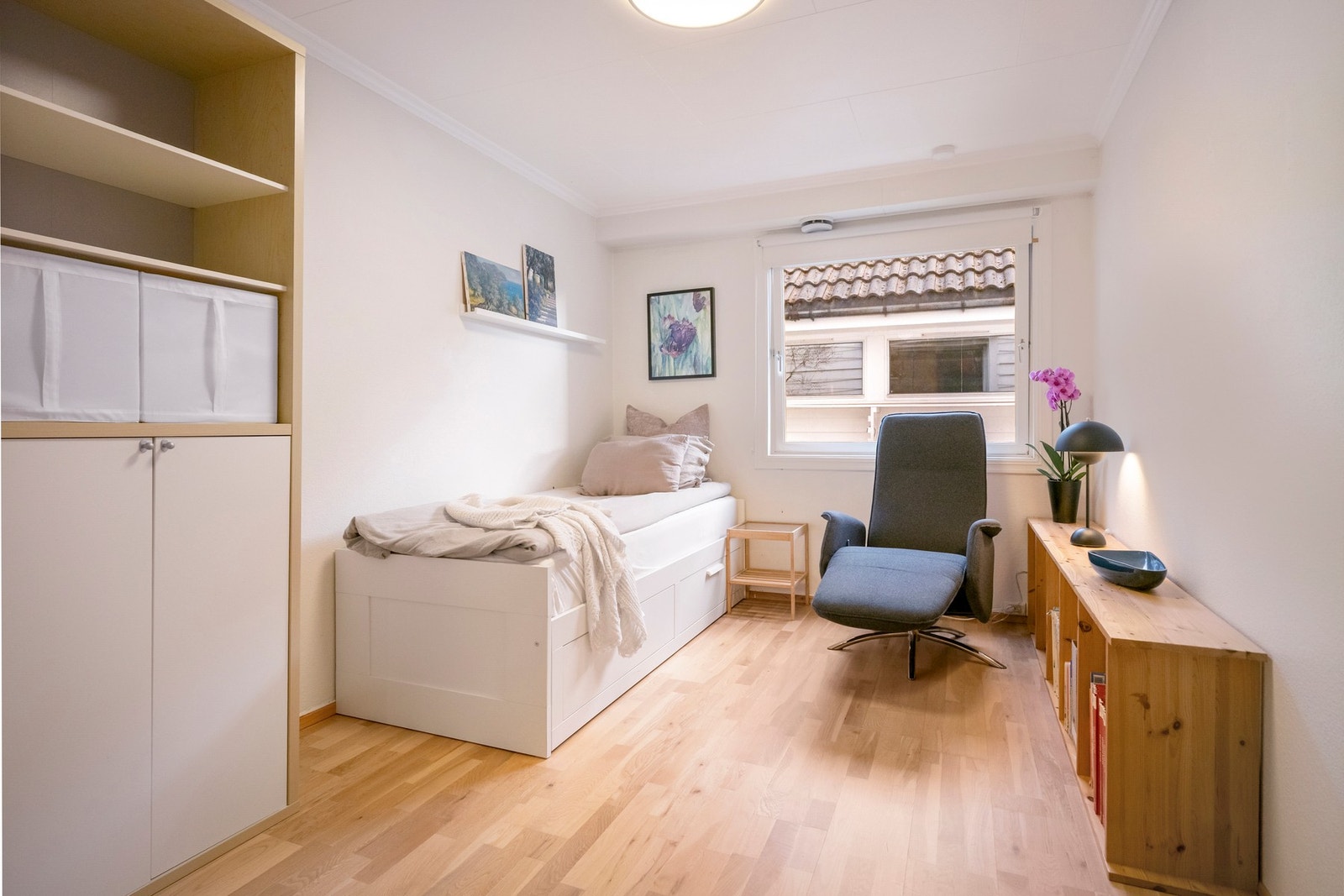 Samlet sett gir antall rom og planløsningen gode muligheter for å tilpasse boligen etter familiens behov gjennom ulike livsfaser. Galleribilde