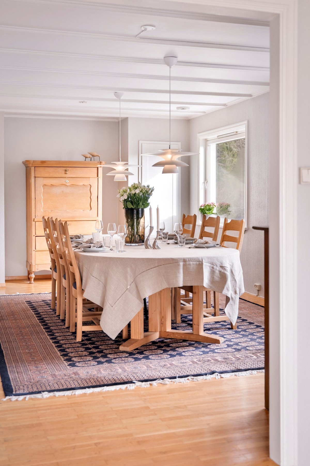 Fra stuen har du direkte adkomst til den store spisestuen. Galleribilde