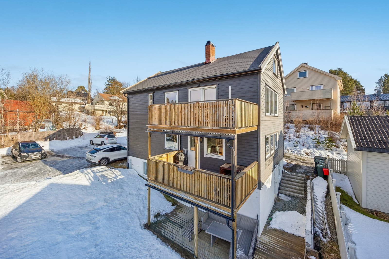 Leiligheten har en rolig og attraktiv beliggenhet med umiddelbar nærhet til Bymarka Galleribilde