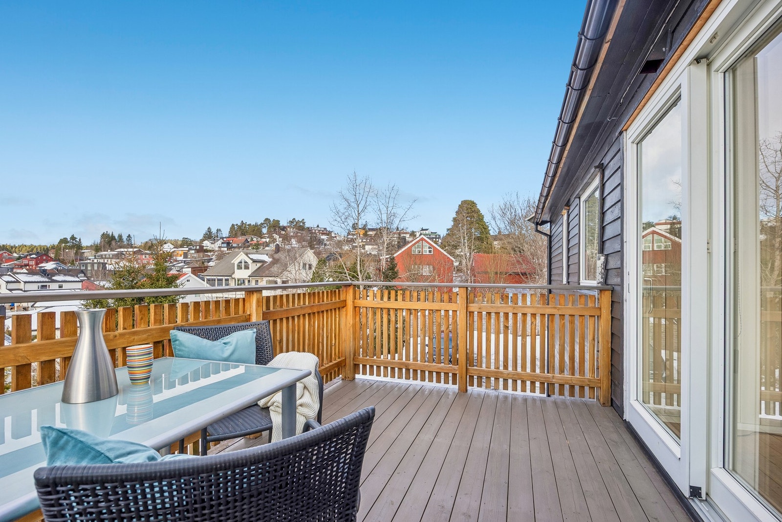 Hyggelig uteplass på balkongen. Galleribilde