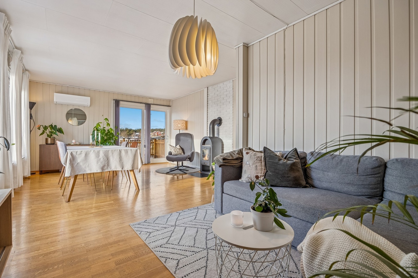 Stuen byr på god møbleringsfrihet. Galleribilde