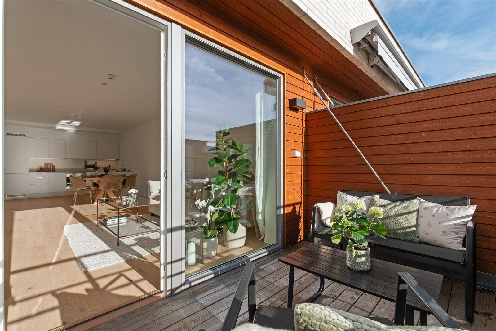 Leiligheten ligger i 6. etg og har en solrik balkong - en hyggelig uteplass med gode solforhold. Galleribilde