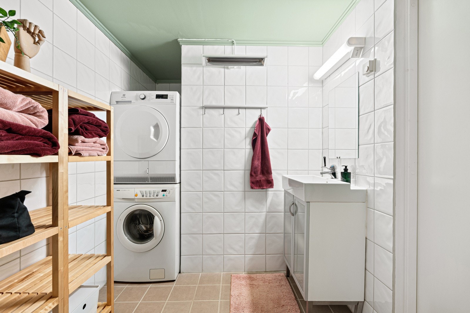 Her er det både mulighet for vaskemaskin og tørketrommel. Galleribilde