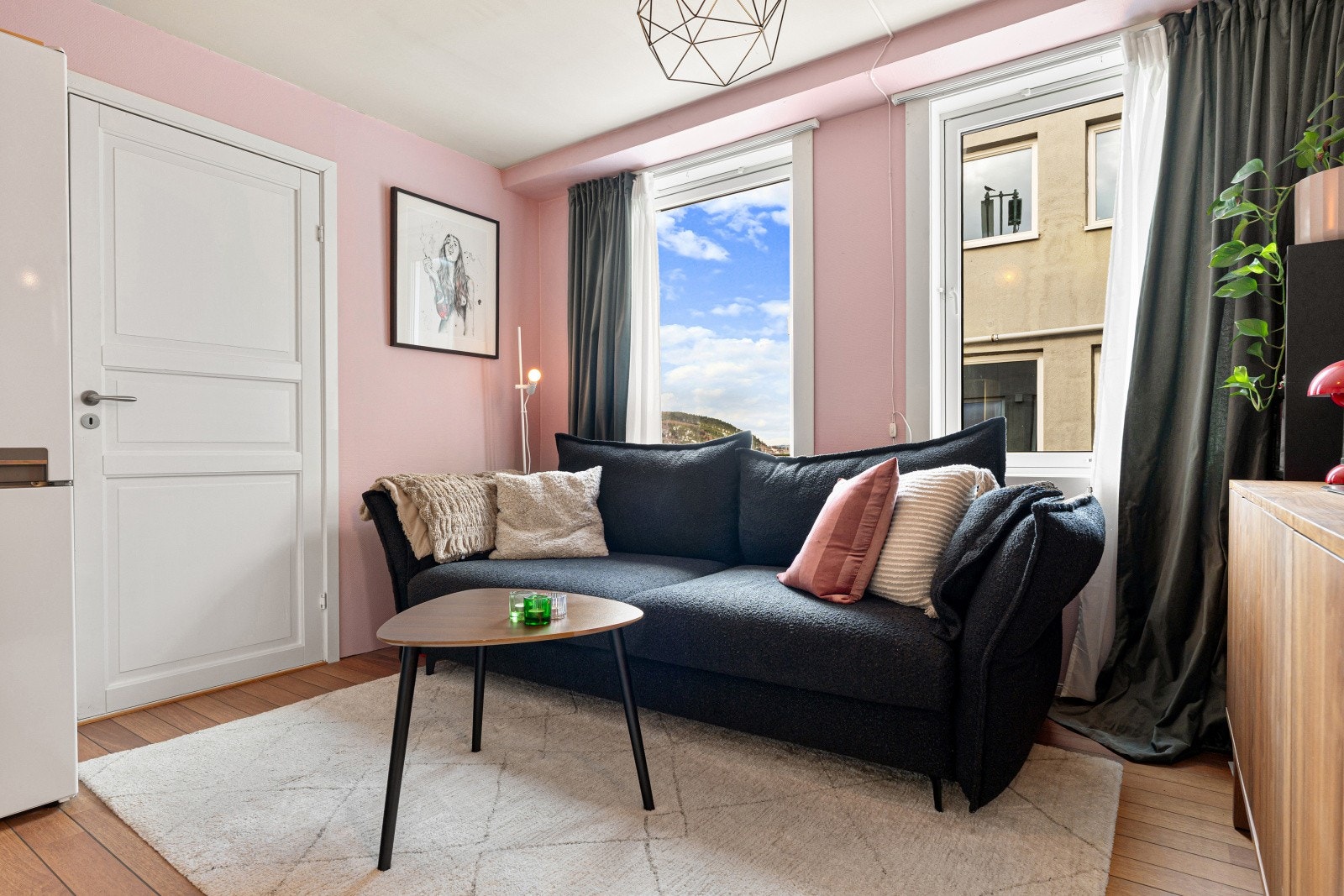 Tv, internett, kommunale avgifter og sparing til vedlikehold er inkludert i felleskostnadene. Galleribilde