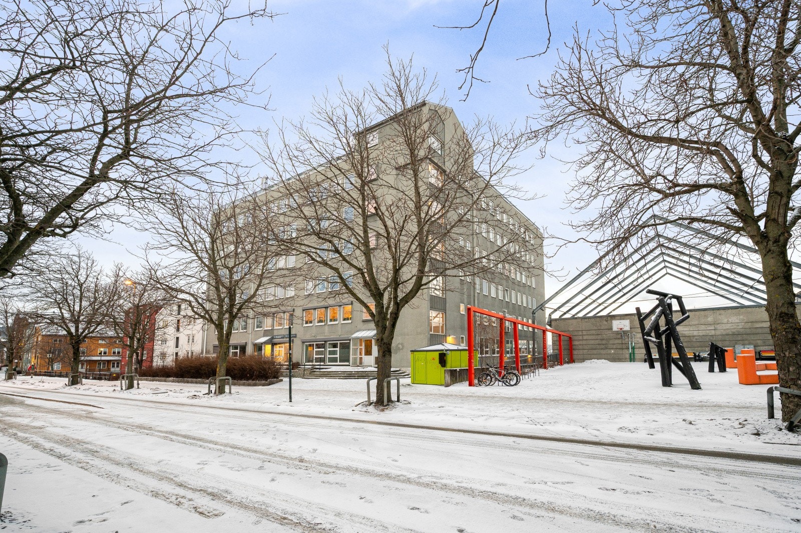 Flott beliggenhet i hjertet av Trondheim sentrum. Flere populære restauranter i området, dagligvare, kino og shoppingmuligheter innen 5 minutters gange. Galleribilde