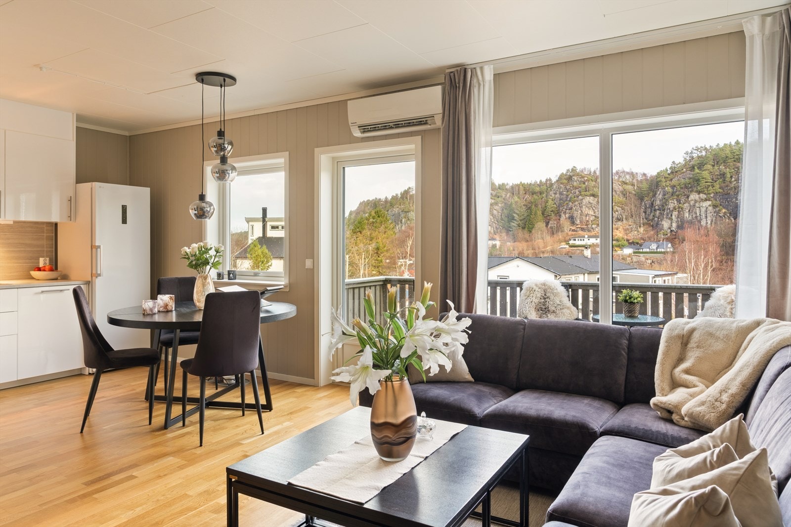 Aktiv Eiendomsmegling v/ Lars Waage har gleden av å presentere Rostaliene 45F! Foto: Petter Tran. Galleribilde