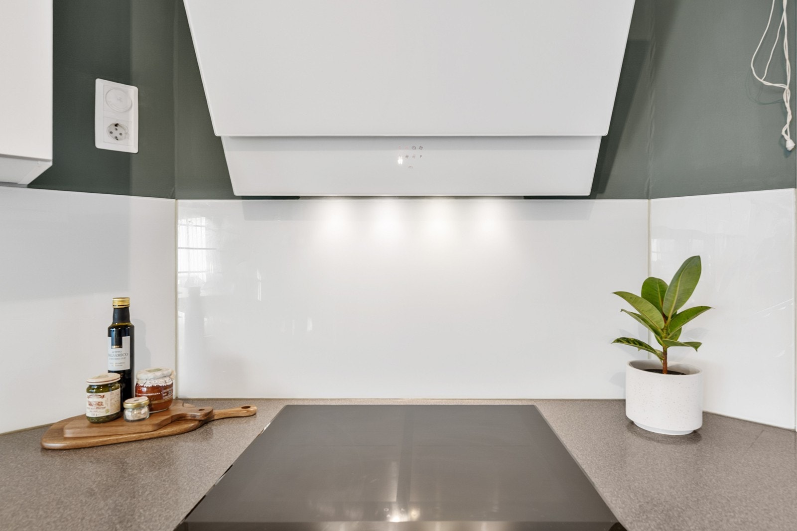 Ventilator er plassert over platetopp. Galleribilde