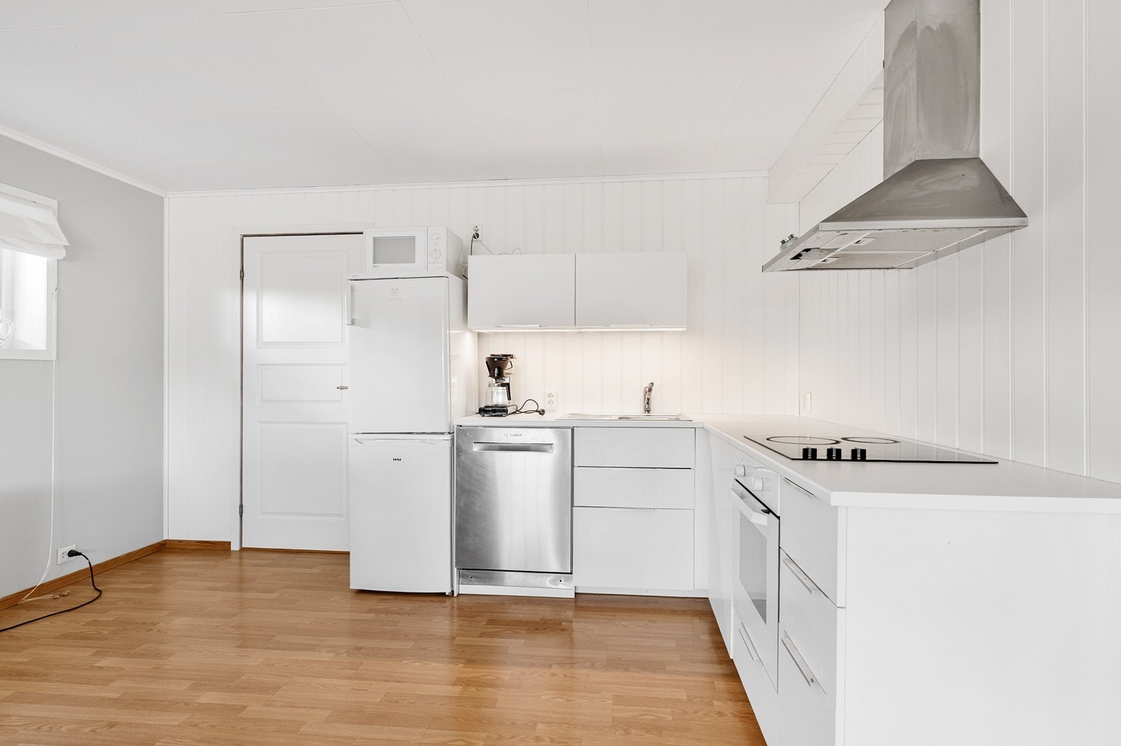 Utleiedelen er innredet med gang, wc, stue/kjøkken, soverom, bad og badstue. Galleribilde