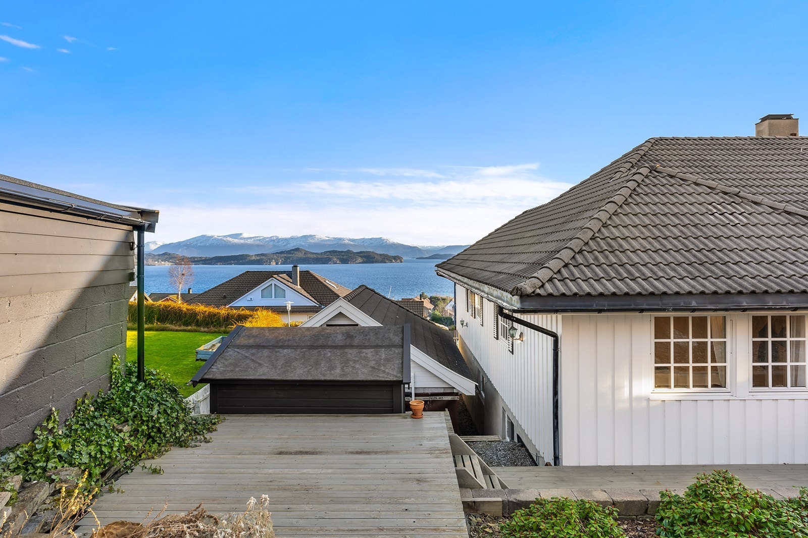 Nydelig utsikt og flere uteplasser Galleribilde