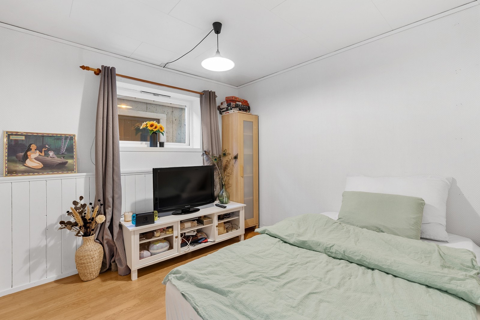 Soverom i hybel Galleribilde