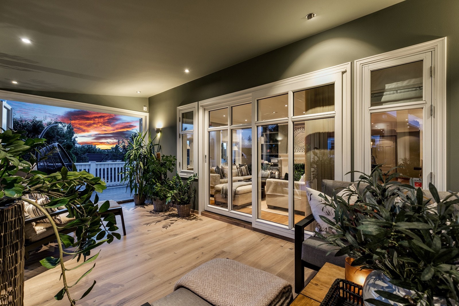 Veggflater og himling i dus, tidsriktig farge. Galleribilde