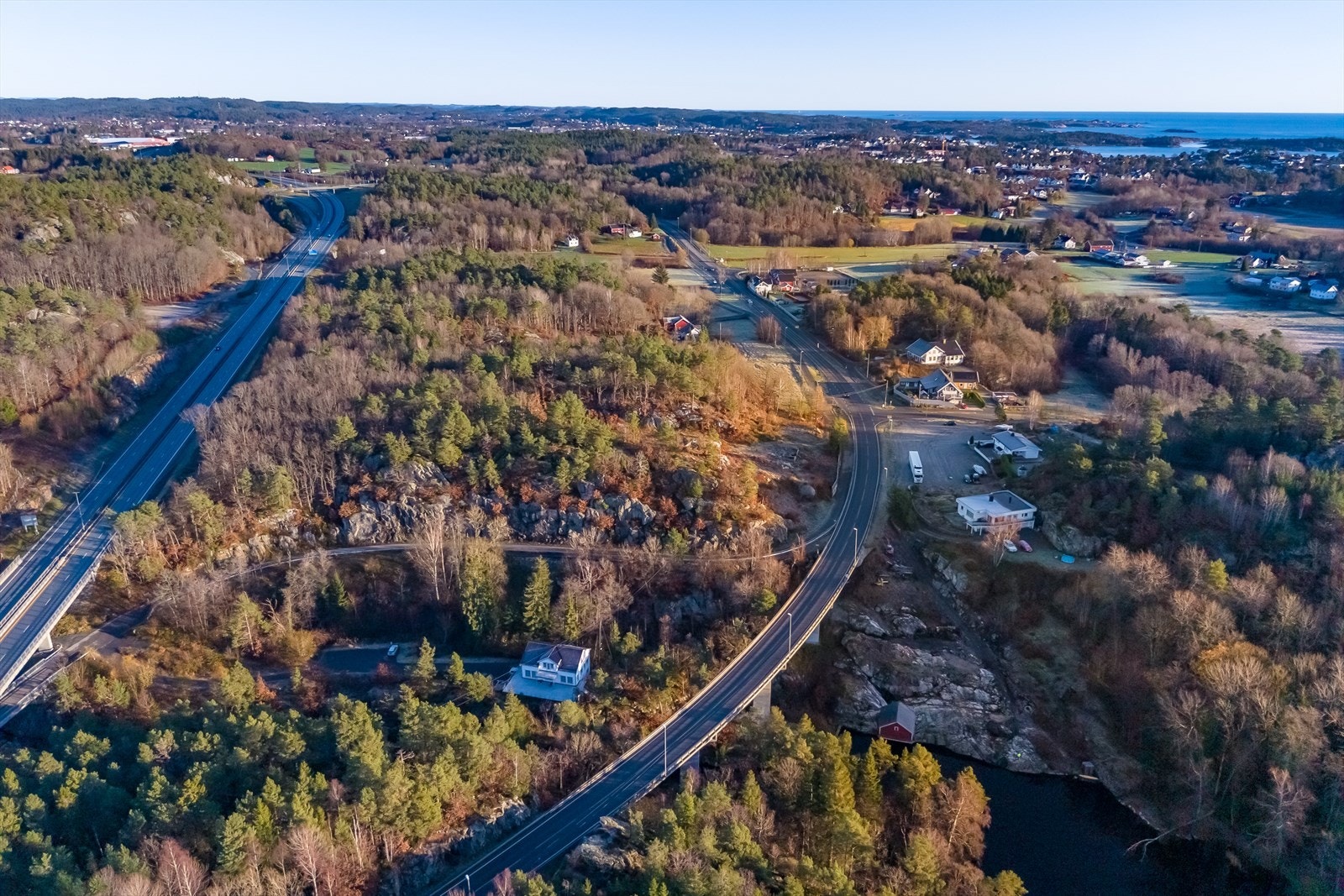 Dronebilde mot Grimstad Galleribilde