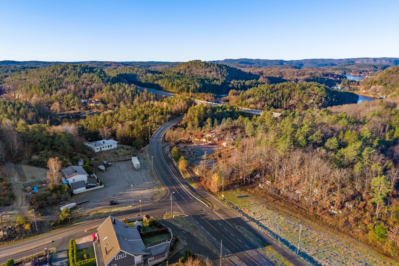 Dronebilde mot vest Galleribilde