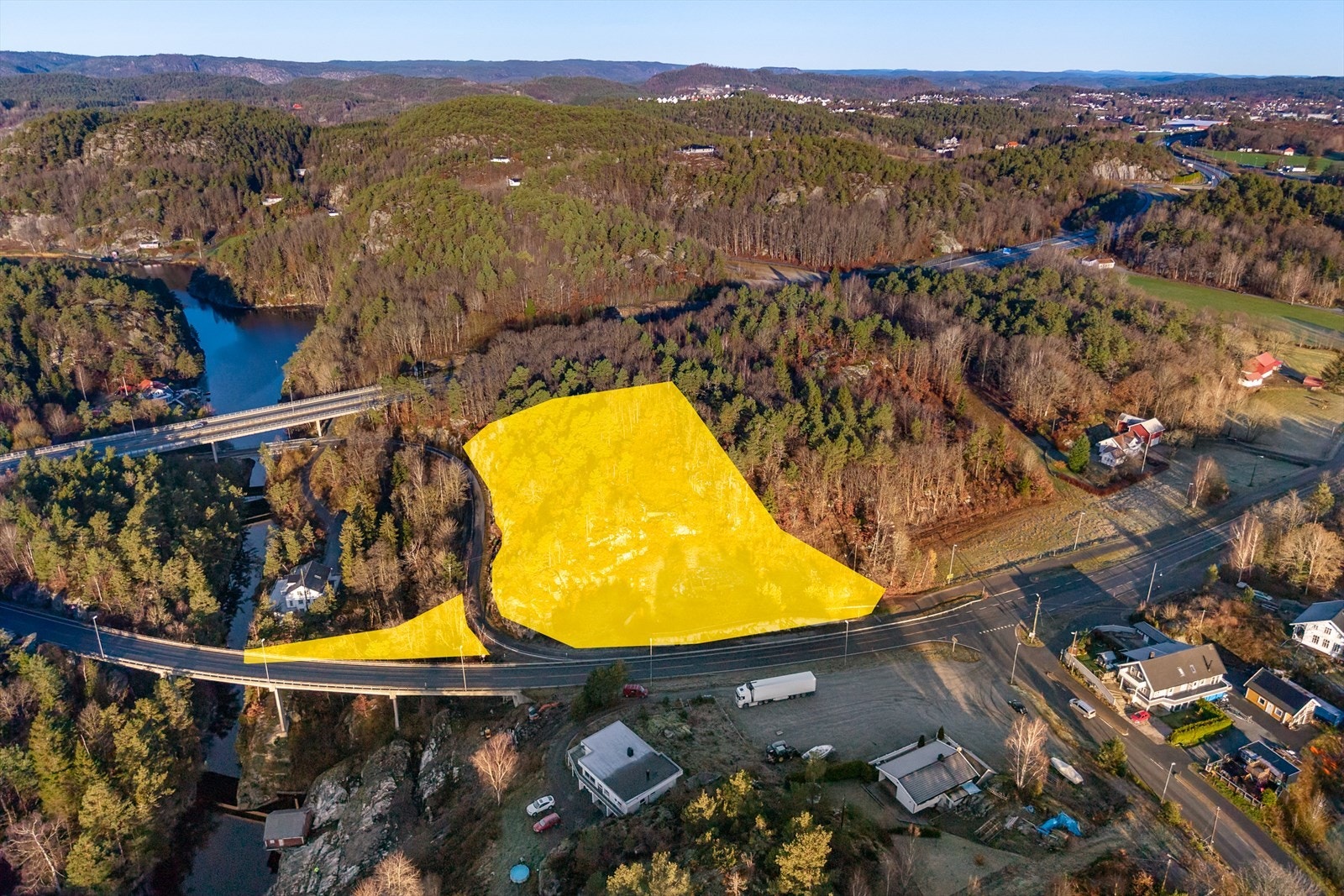 Eiendomsmegler 1 ved Halfdan Meling presenterer stor tomt på Molland 40. Fotograf: Per Arne Kvamsø Galleribilde