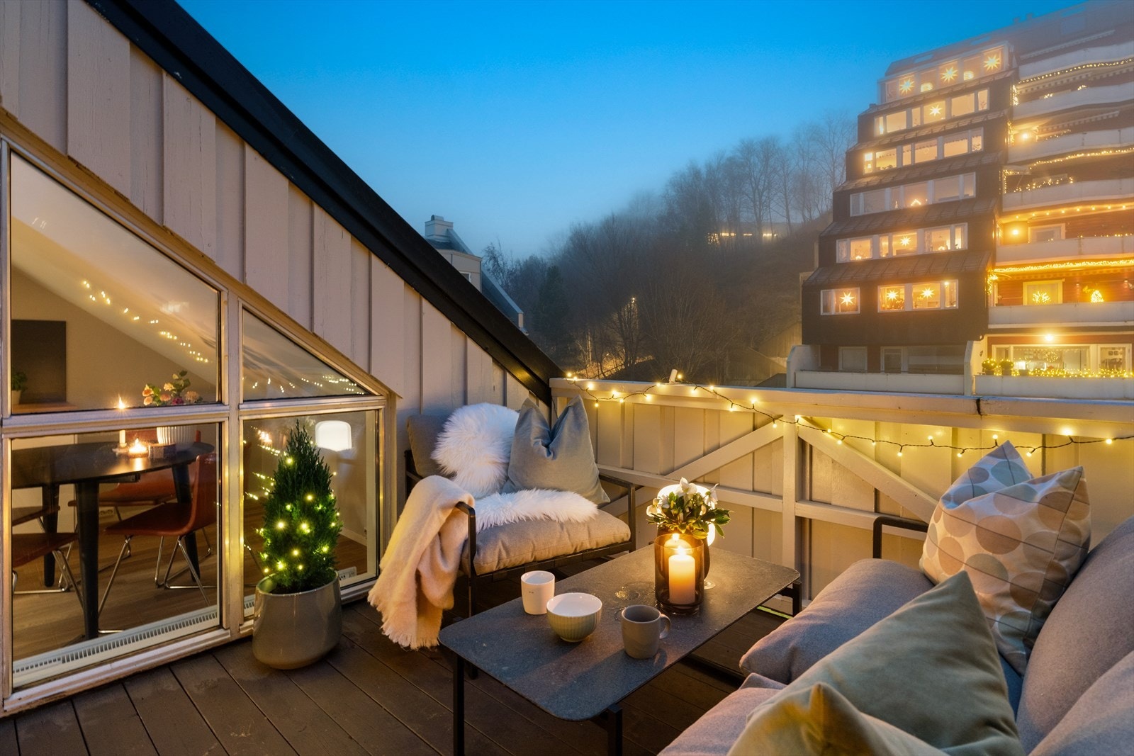 Balkongen ligger også vendt mot borettslagets tun. Dette er en av få borettslag på Møllenberg med balkonger. Galleribilde