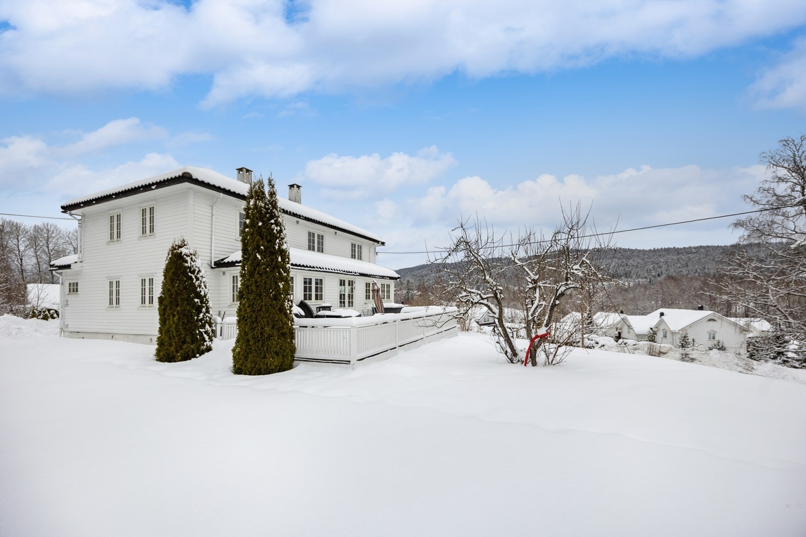 Her bor du med nærhet til flotte turområder i Krokskogen, med preparerte skiløyper om vinteren. Galleribilde