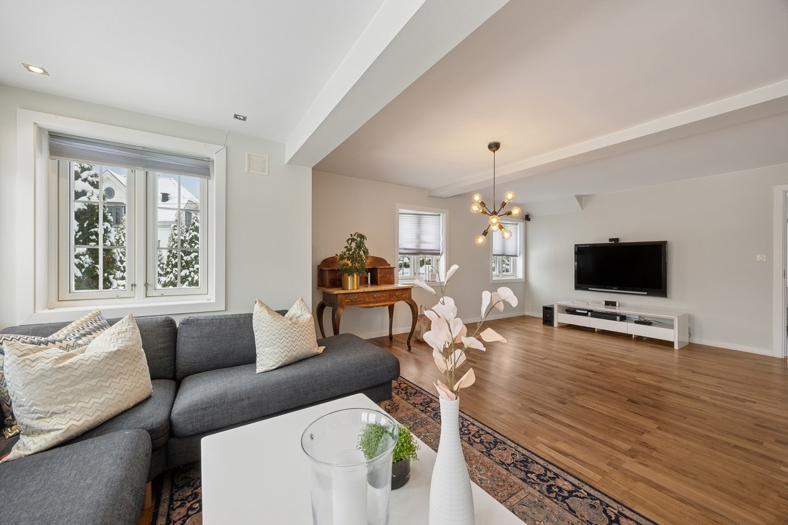 De fleste vinduer i boligen er fra 2007 og har isolerglass. Galleribilde