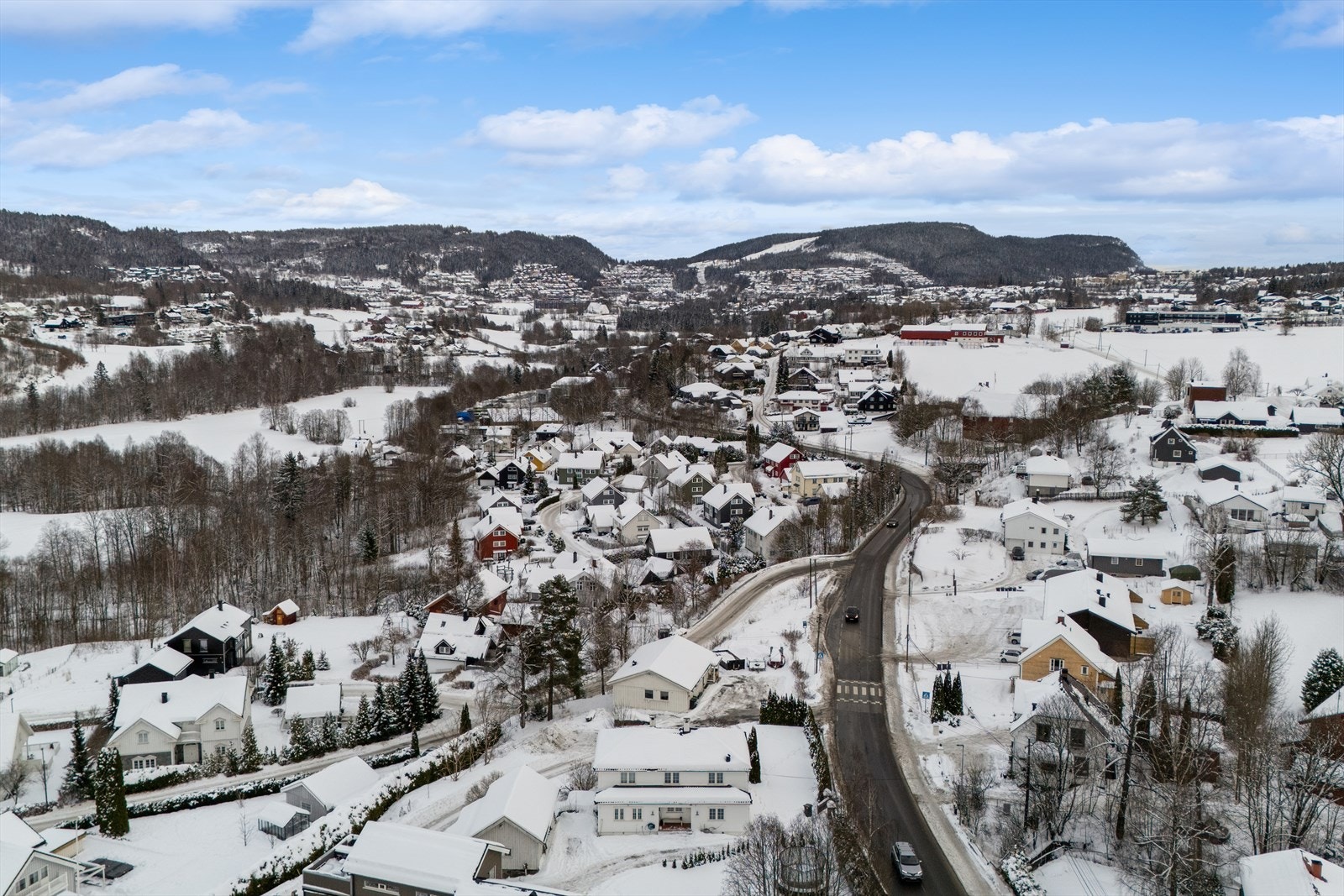 Lommedalen er et etablert område, ideelt for familier som ønsker nærhet til natur og servicetilbud. Galleribilde