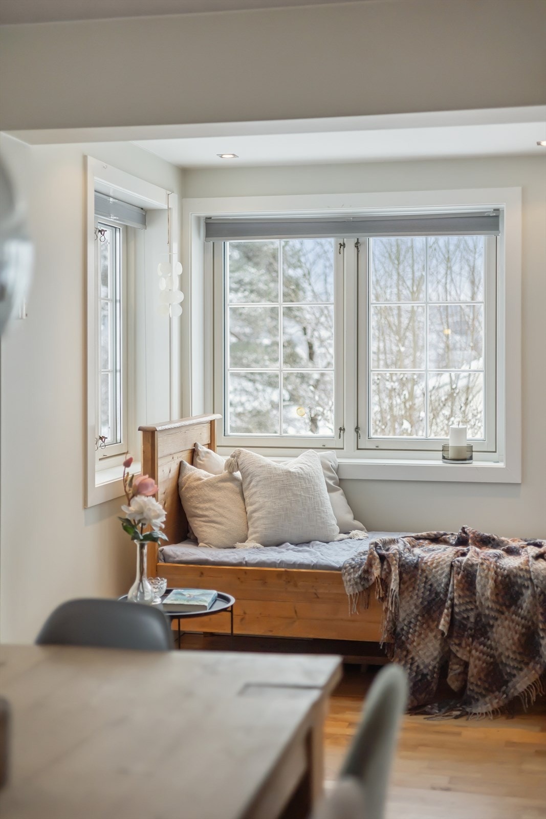 En hyggelig krok i stuen med plass til en dagseng eller lesestol. Galleribilde