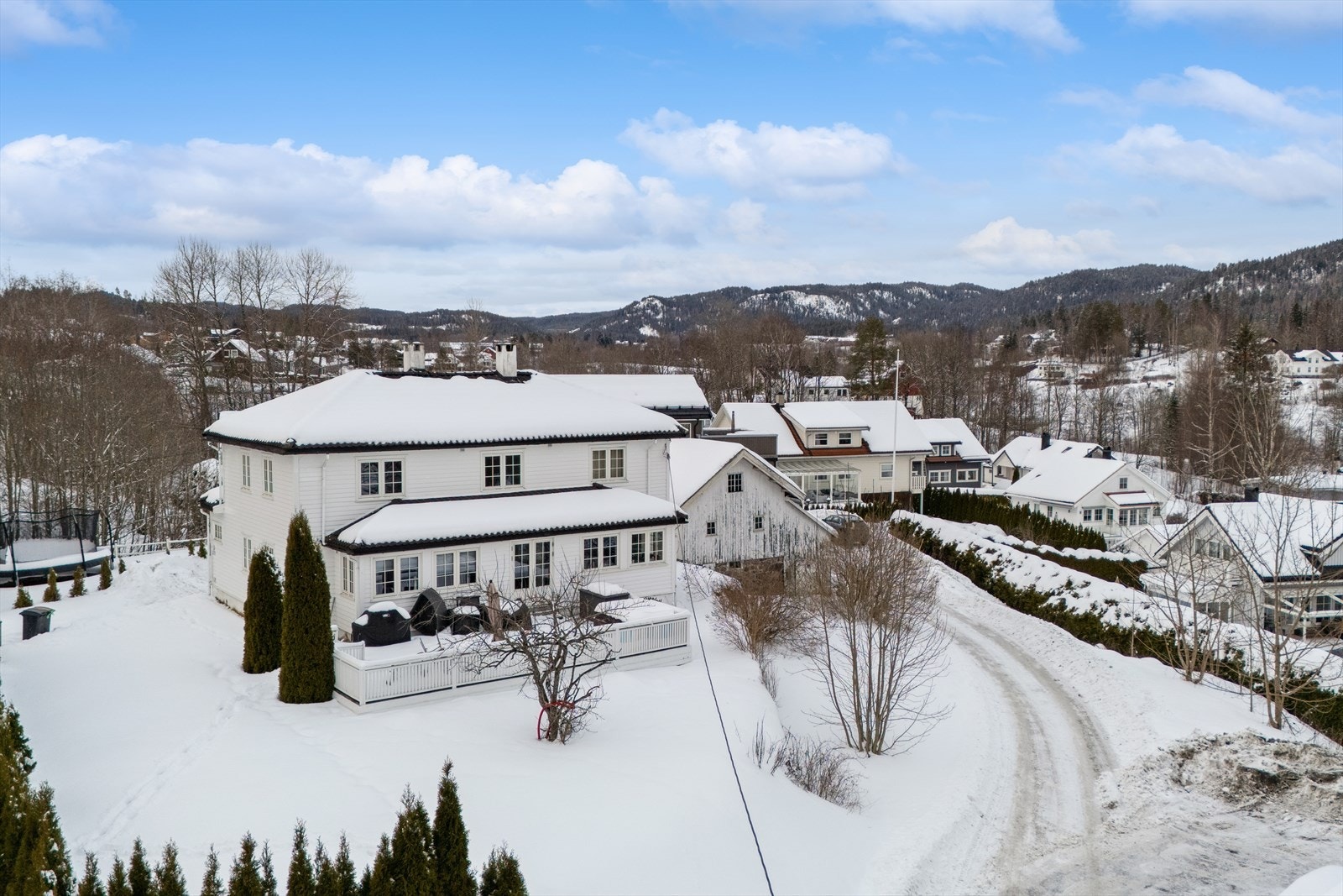 Mette Hagen v/DNB Eiendom presenterer Lommedalsveien 325A! Galleribilde