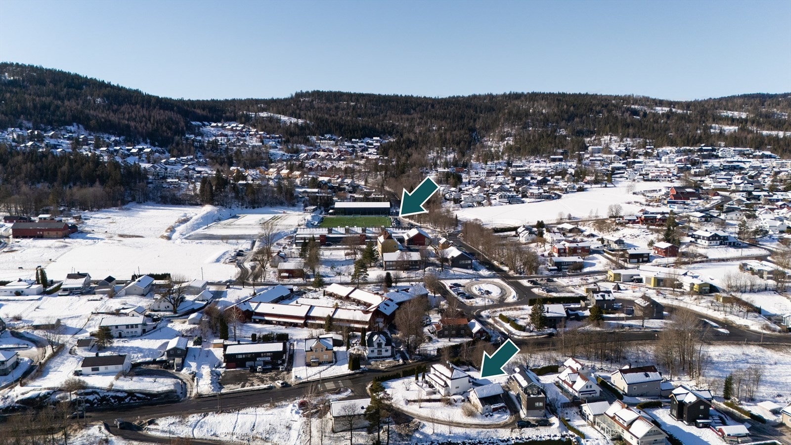 Lommedalenshallen med kunstgressbane ligger knappe 500 meter fra boligen. Her finner du også Lommedalen skole. Begge deler i gangavstand fra boligen. Galleribilde