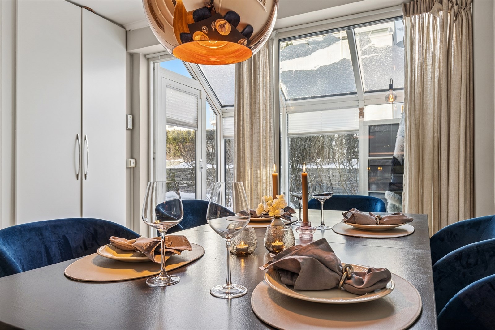 Her venter en lys og innbydende 3-roms eierleilighet med egen inngang og solrik markterrasse. Galleribilde