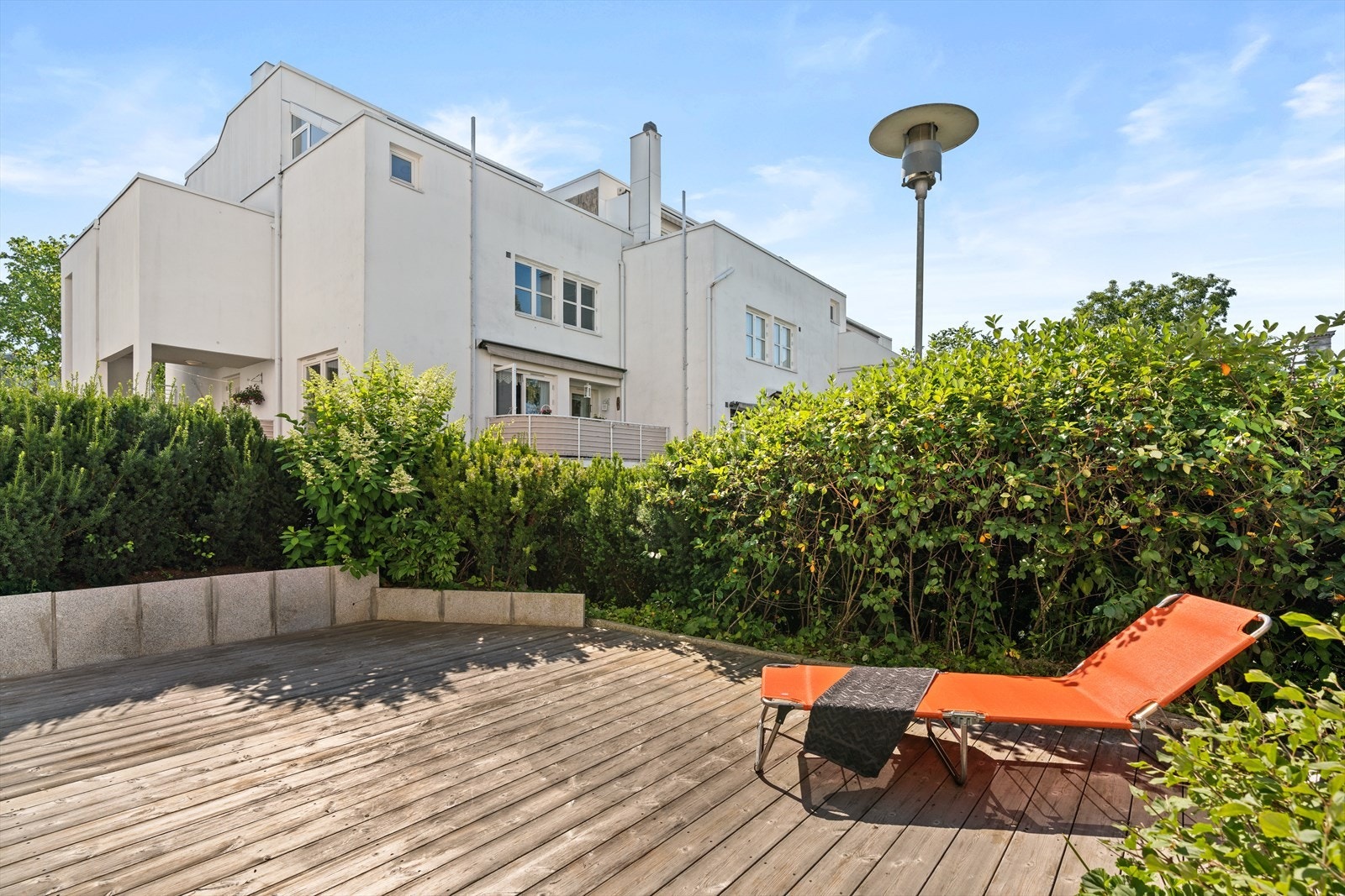 Selgers sommerbilde av den solrike terrassen Galleribilde