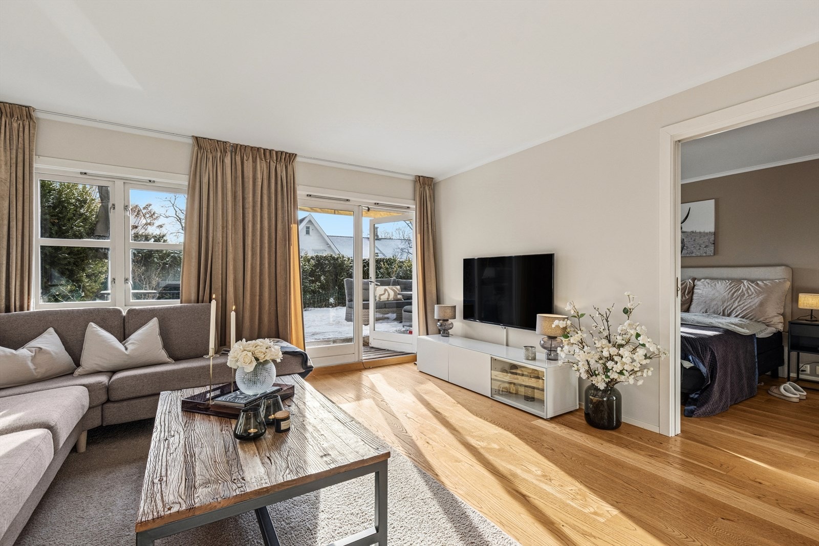 Fra stuen er det adkomst til leilighetens soveromsavdeling. Galleribilde