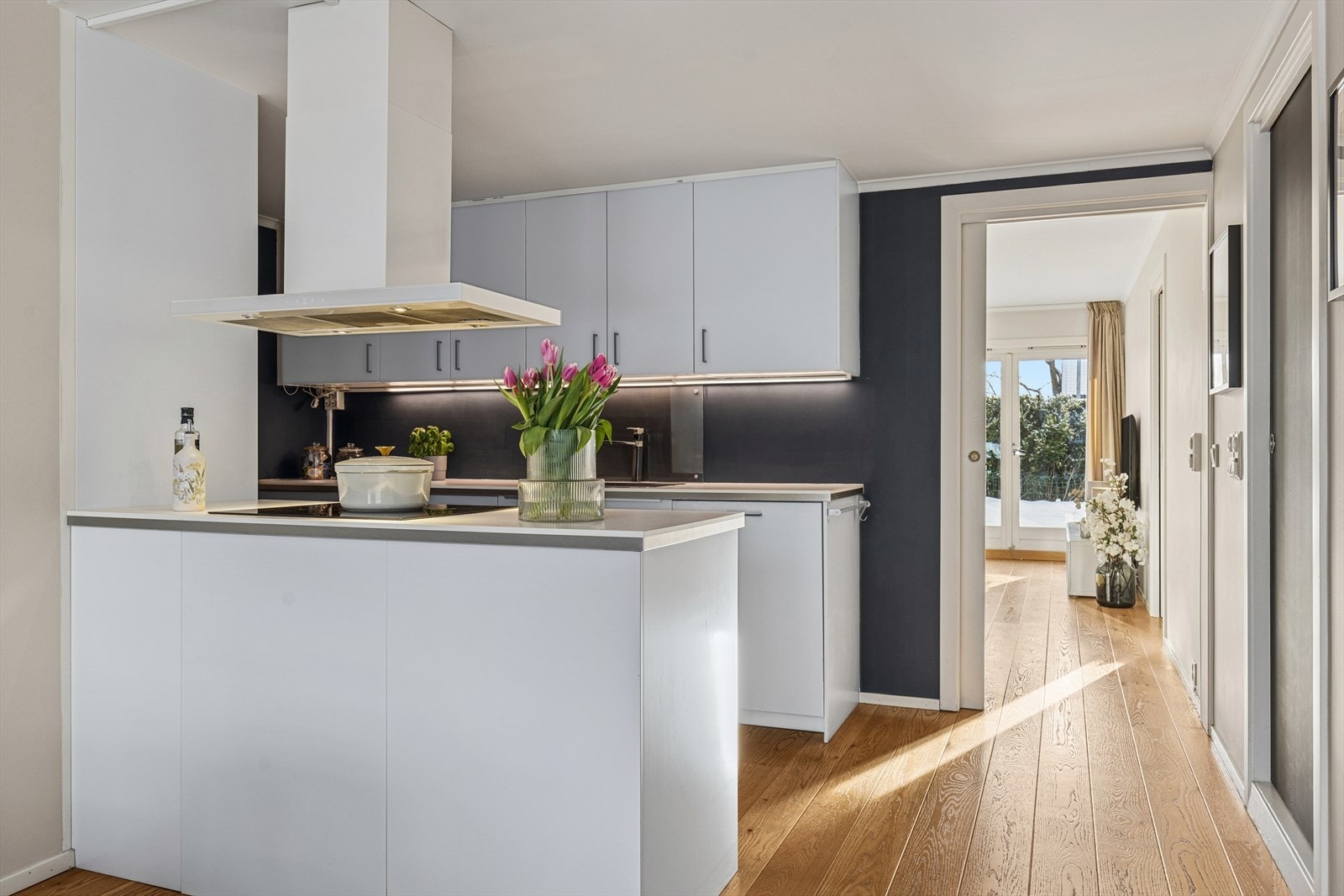 Den U-formede løsningen gir en effektiv arbeidsflyt med alt innen rekkevidde. Galleribilde