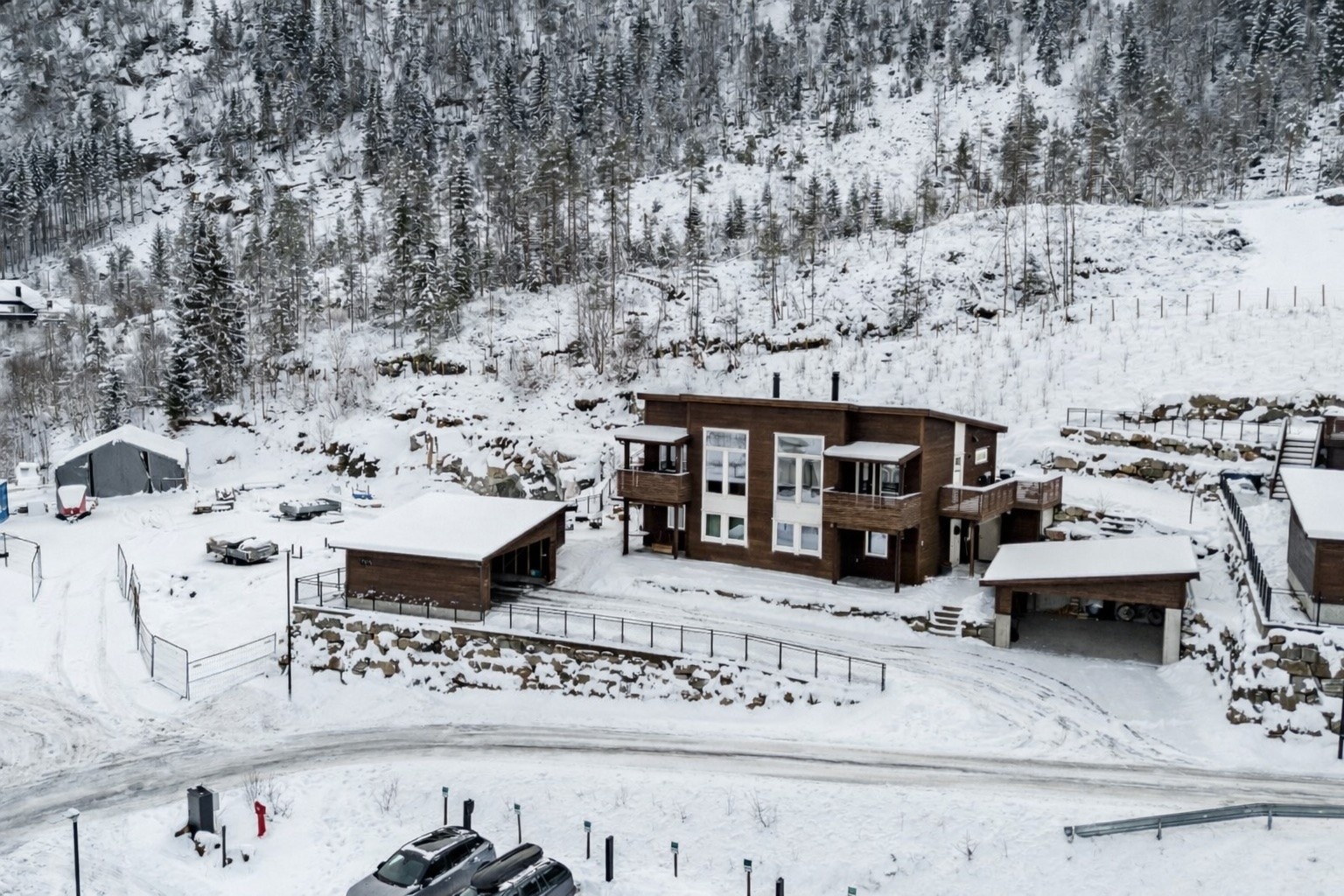 - Utbygger har annonsert at det planlegges fremtidig bebyggelse på naboeiendommen- Galleribilde