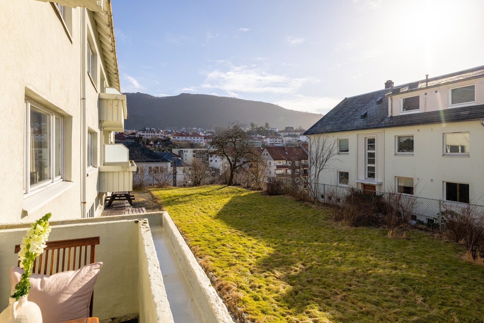 Utsikt mot Landåsfjellet. Galleribilde