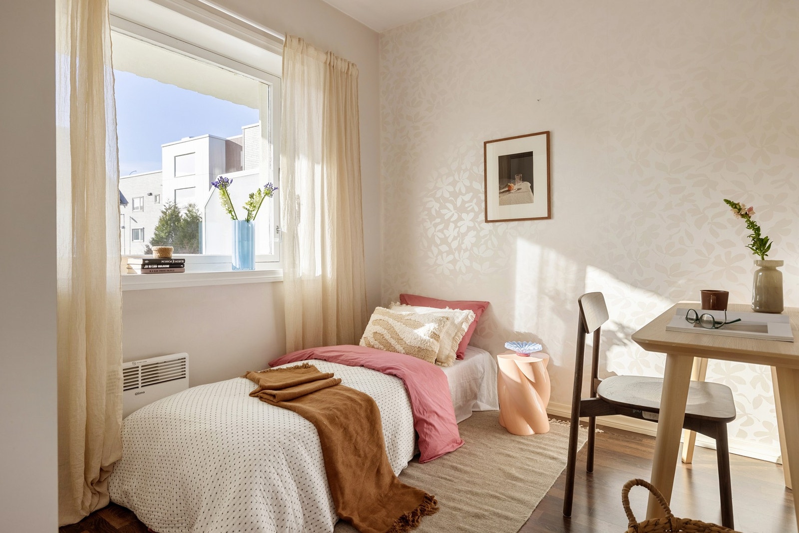 Soverom 2 måler 7,5 kvm og passer perfekt som et gjesterom eller kontor. Galleribilde