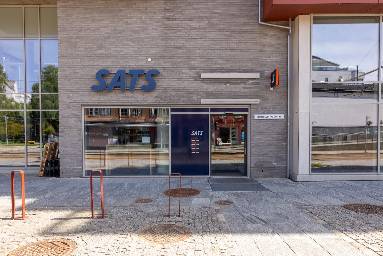 Rett ved Wergeland Bybanestopp finner du SATS. Galleribilde