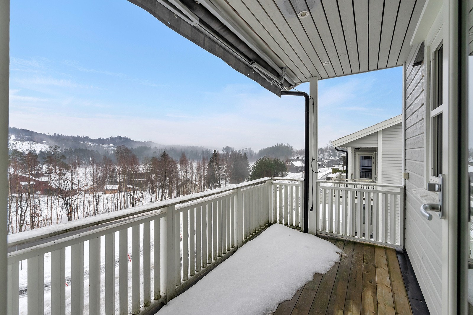 Overbygget veranda med fine utsiktsforhold. Galleribilde