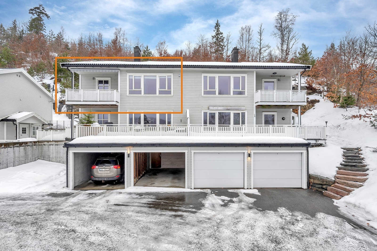 Leiligheten ligger i 2. etasje og har gode lys- og solforhold. Galleribilde