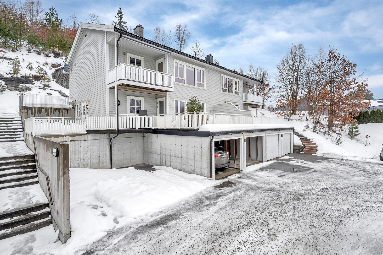 Til leiligheten følger garasje i rekke med tilhørende bod. Galleribilde