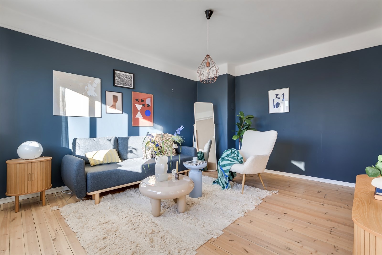 Her får du blant annet lekkert tregulv og generøs takhøyde. Galleribilde