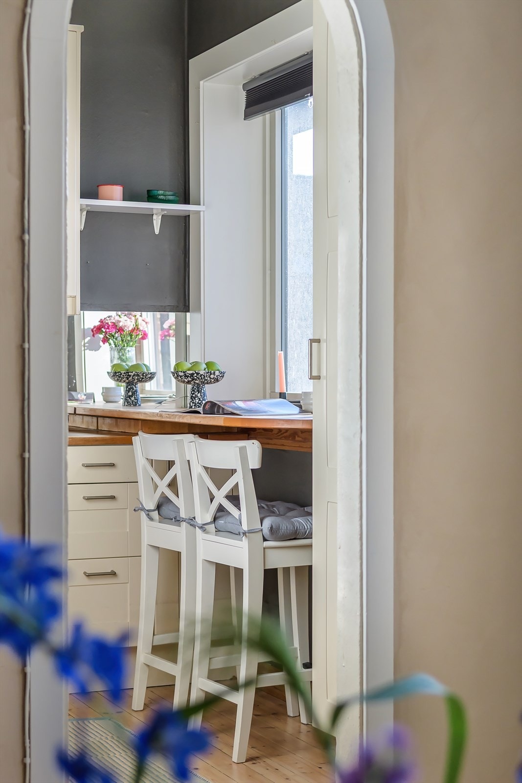 God planløsning med delvis separat kjøkken. Galleribilde